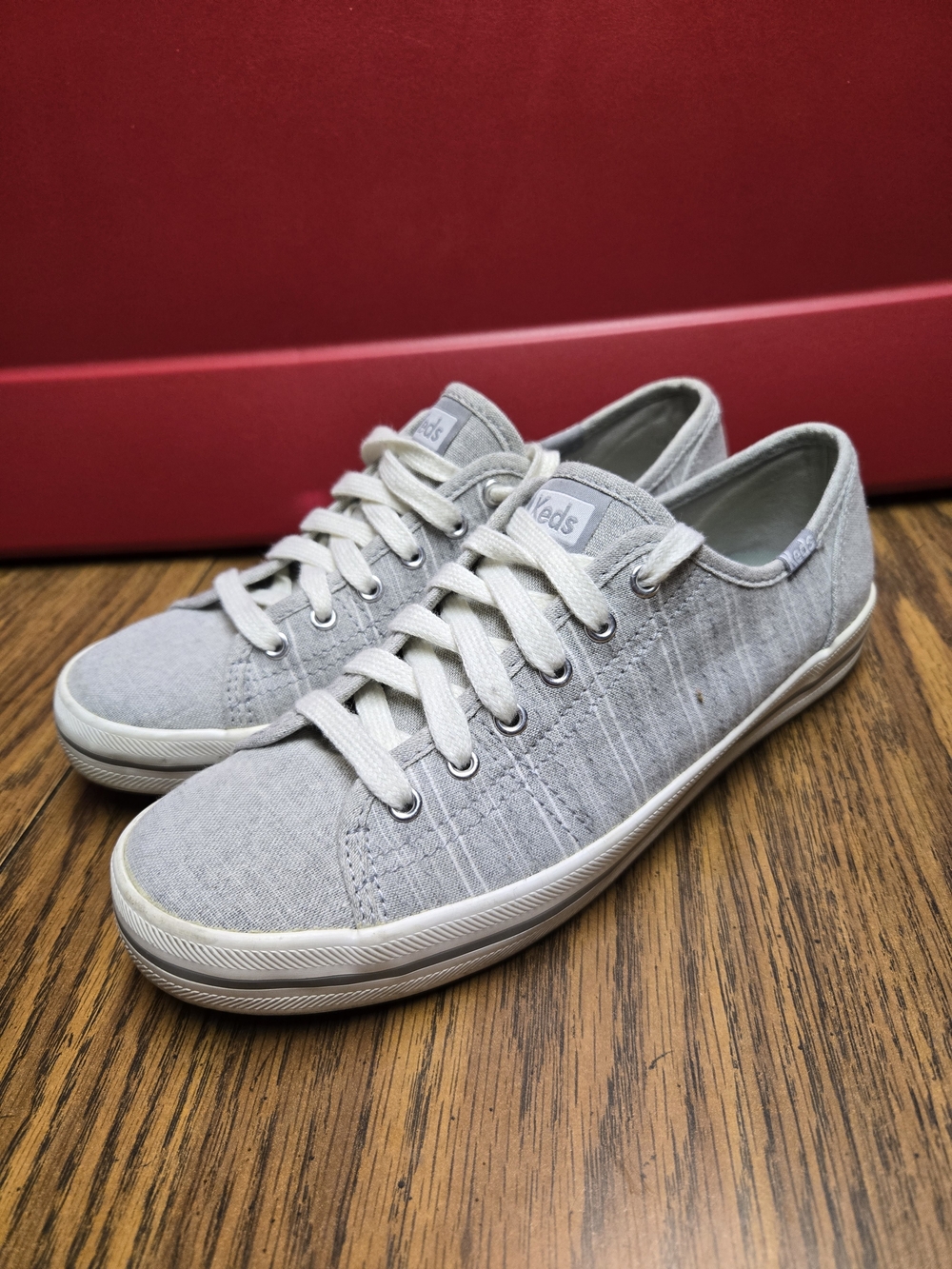 Women'd Keds Low-Top Sneakers in Light Gray.